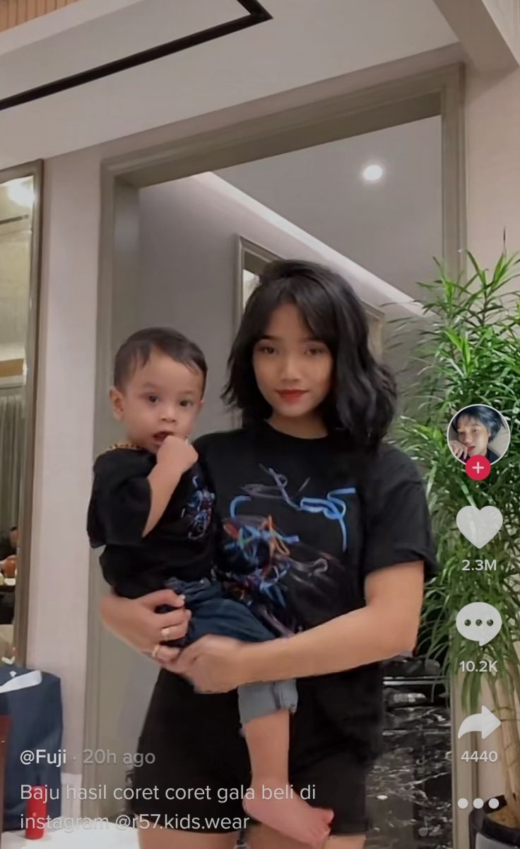 Baju hasil coret coret Gala Sky (sumber : Tiktok)