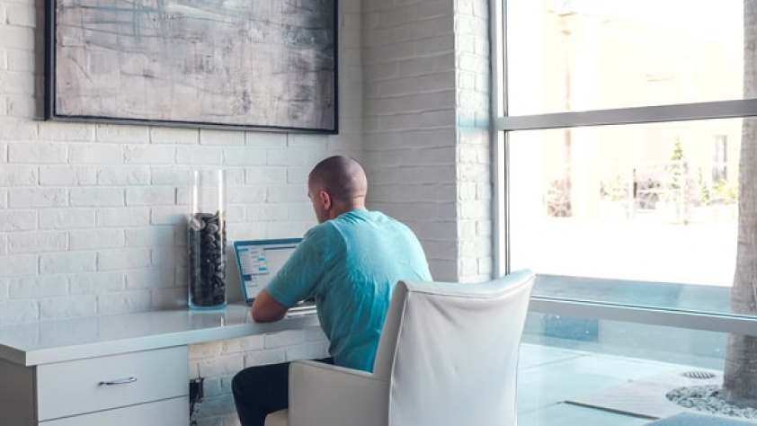 Duduk terlalu lama sebabkan stroke (source: unsplash)