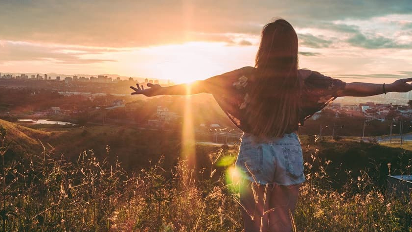 Waktu yang baik untuk berjemur (source: hellosehat)