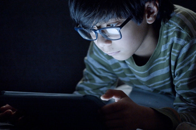 anak-bermain-gadget